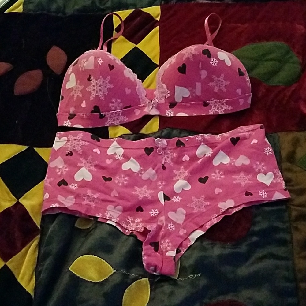 Cute Fruit of the Loom Bra and Panty set.